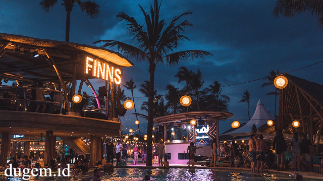 Nikmati Pesta Tropis di Finns Beach Club Club Malam Populer